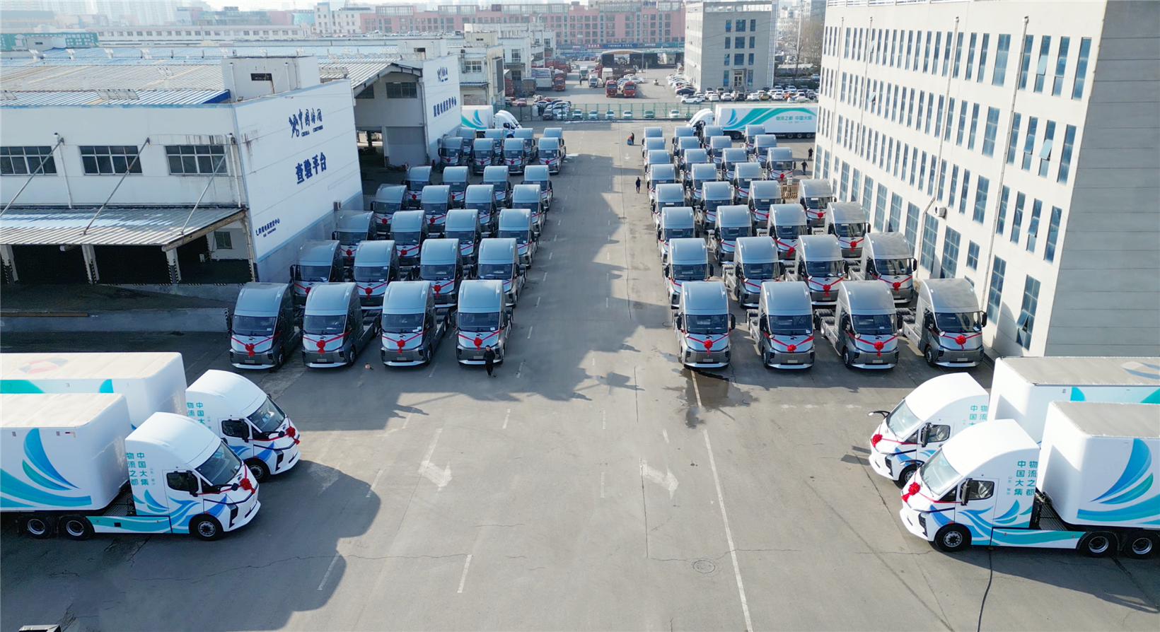 Baidu-backed DeepWay delivers 100 intelligent new energy heavy-duty trucks to client