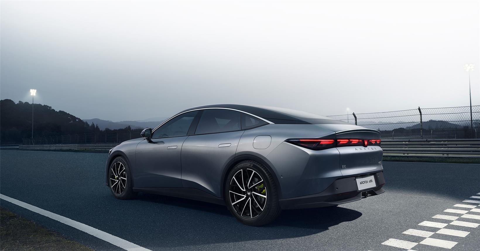 ARCFOX α S5 all-electric sedan hits market, starting at 151,800 yuan for limited time