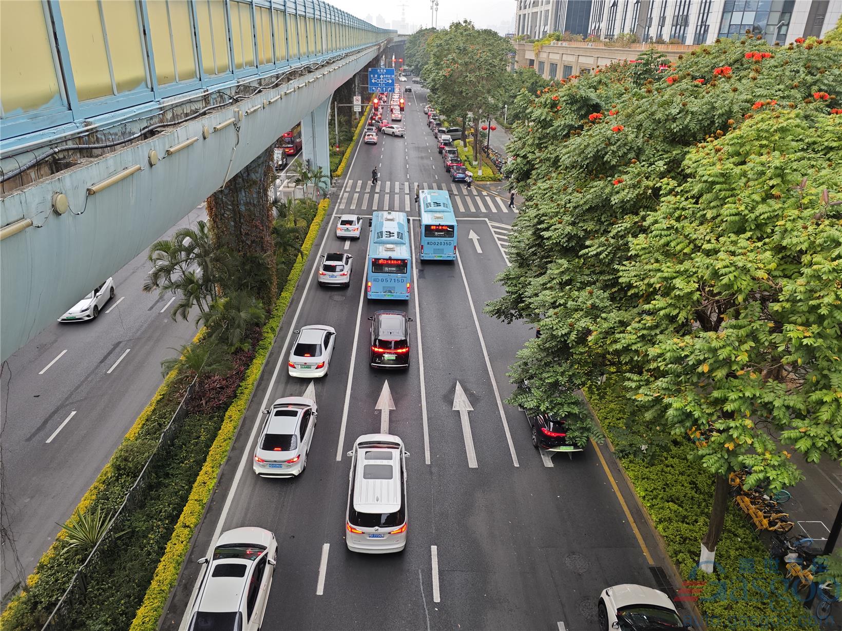China's vehicle inventory alert index in June 2025 drops YoY, but rises MoM