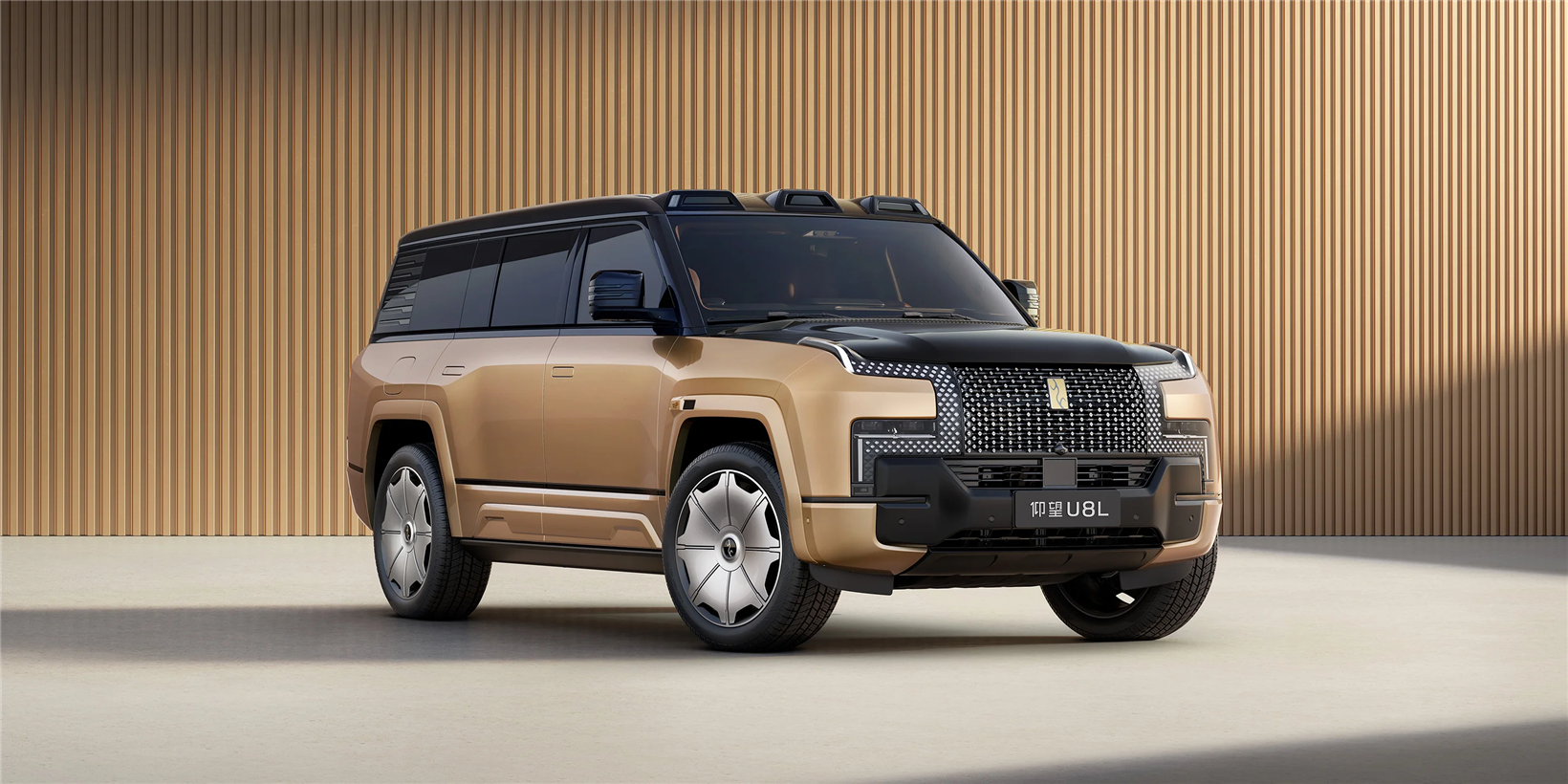 YANGWANG U8L model's Dingshi edition hits market, starting at 1.28 million yuan