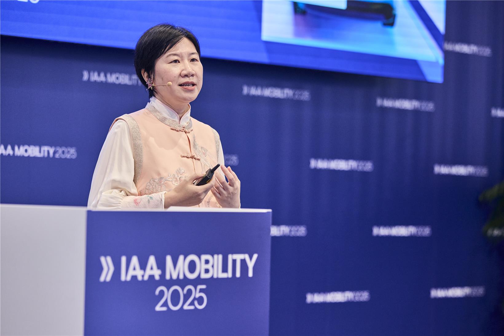 Gasgoo CEO Tina Zhou delivers keynote speech at IAA Mobility 2025
