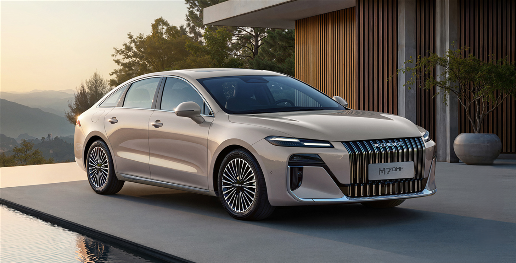 SAIC Motor's Roewe puts M7 DMH model onto market, debuting Doubao LLM with deep thinking mode