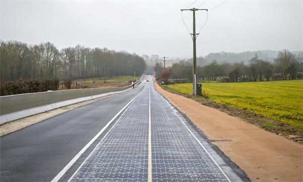 Zhejiang constructs solar road providing electricity for EVs