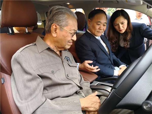 Li Shufu meets with Malaysia’s Prime Minister to talk about direction of Proton