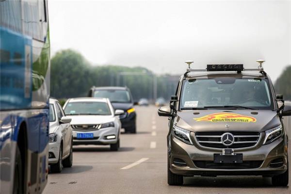 Daimler becomes first global automaker to get Beijing’s autonomous vehicle road test license