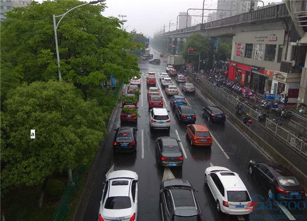 China's auto sales dip for 14 straight months