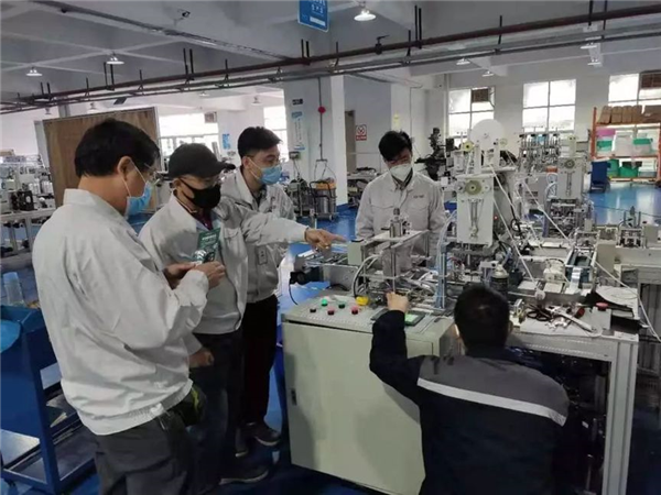 Three automakers in China to produce masks as efforts against new coronavirus