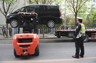 Beijing is to Punish Motor Vehicles with Both Scores and Money for Illegal Parking