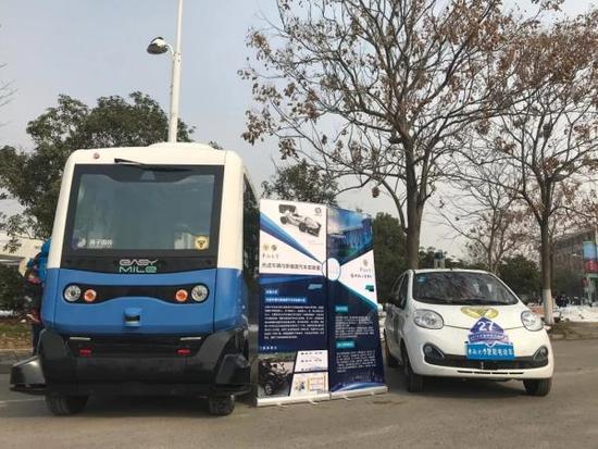 Nanjing starts driverless mini bus operation