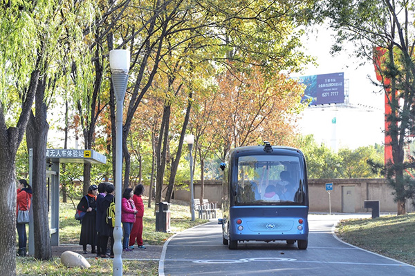 Baidu conducts trial operation of Apolong L4 autonomous bus in Beijing