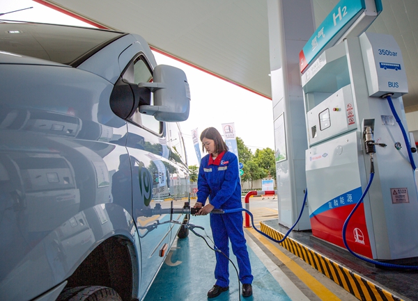 Shanghai launches first batch of commercial hydrogen & oil filling stations