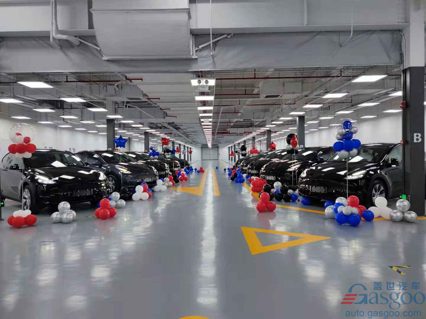 Tesla opens new car delivery center in Shanghai, boasting highest daily delivery capacity