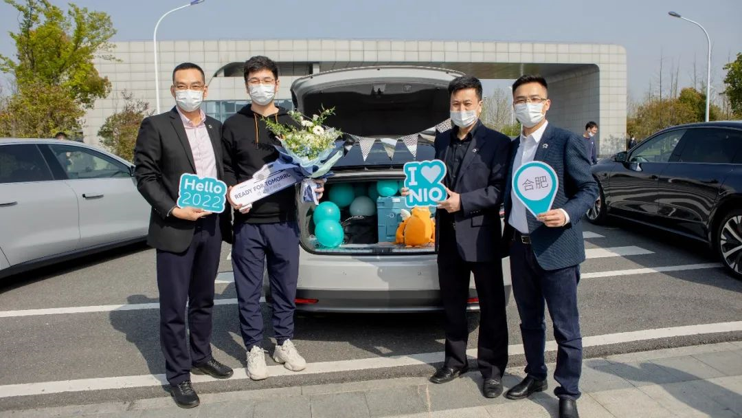 NIO kicks off delivery of ET7