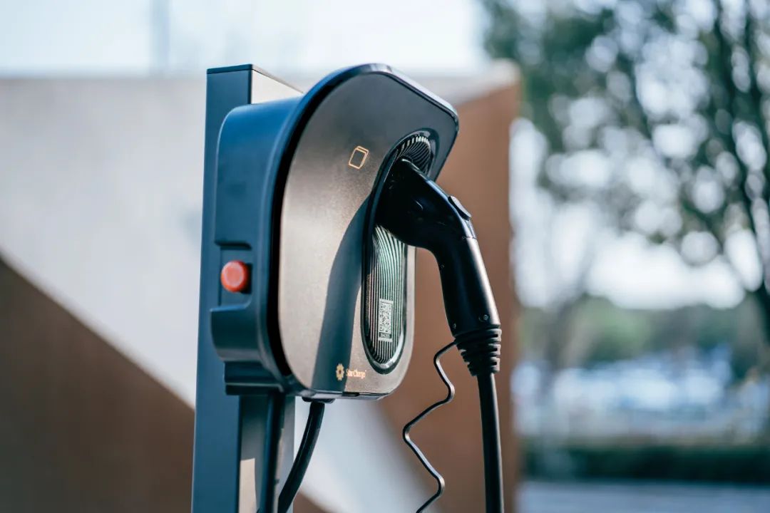 China adds about 707,000 charging piles in Jan.-Apr. 2022, up 383.6% YoY