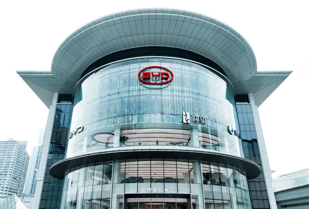 BYD’s first brand experience center opens for business in Wuhan city