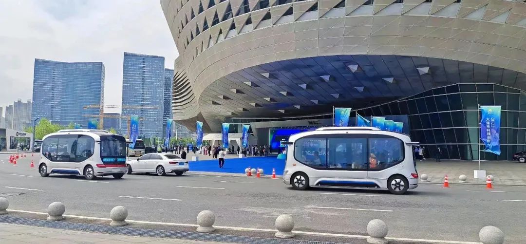 WeRide deploys Robobus, Robosweeper fleets in Dalian city