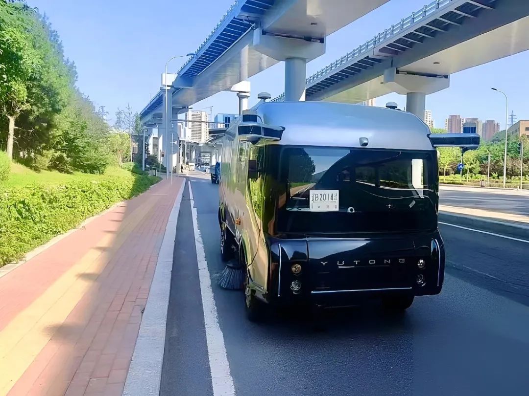 WeRide deploys Robobus, Robosweeper fleets in Dalian city