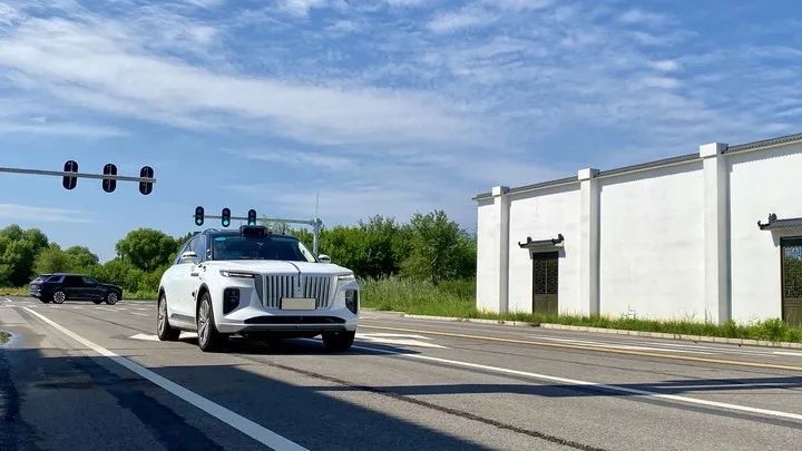 Hongqi's 3rd-Gen L4 Robotaxi sails through autonomous driving test in Beijing