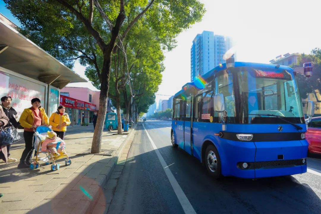 Dongfeng Sharing receives autonomous driving road test licenses from Gansu province