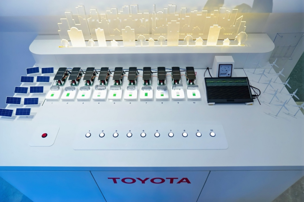 Toyota displays advanced tech, products in BEV, HEV, hydrogen fields at CIIE 2024