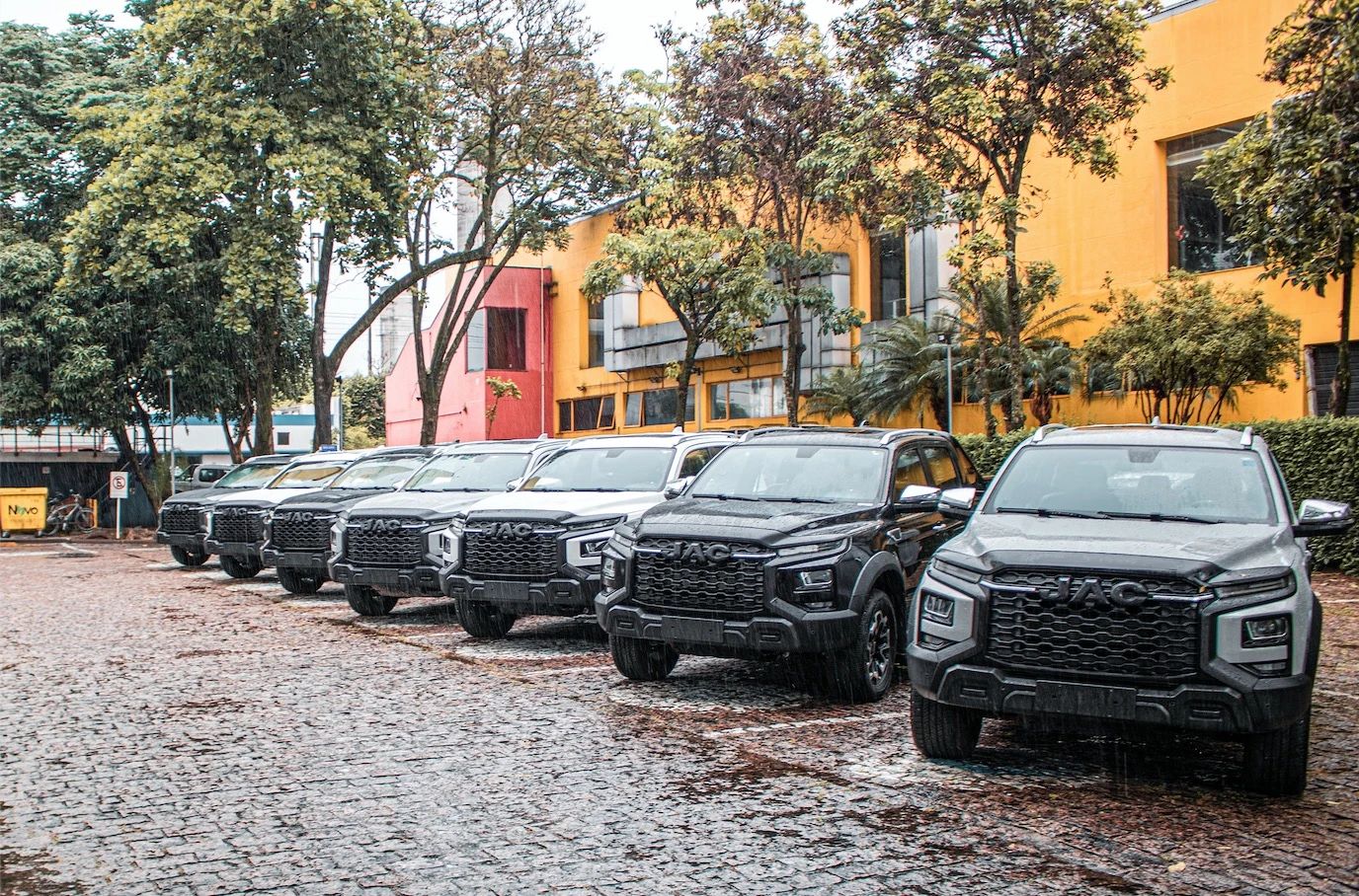 JAC Group introduces T9 diesel AT pickup to Brazilian market