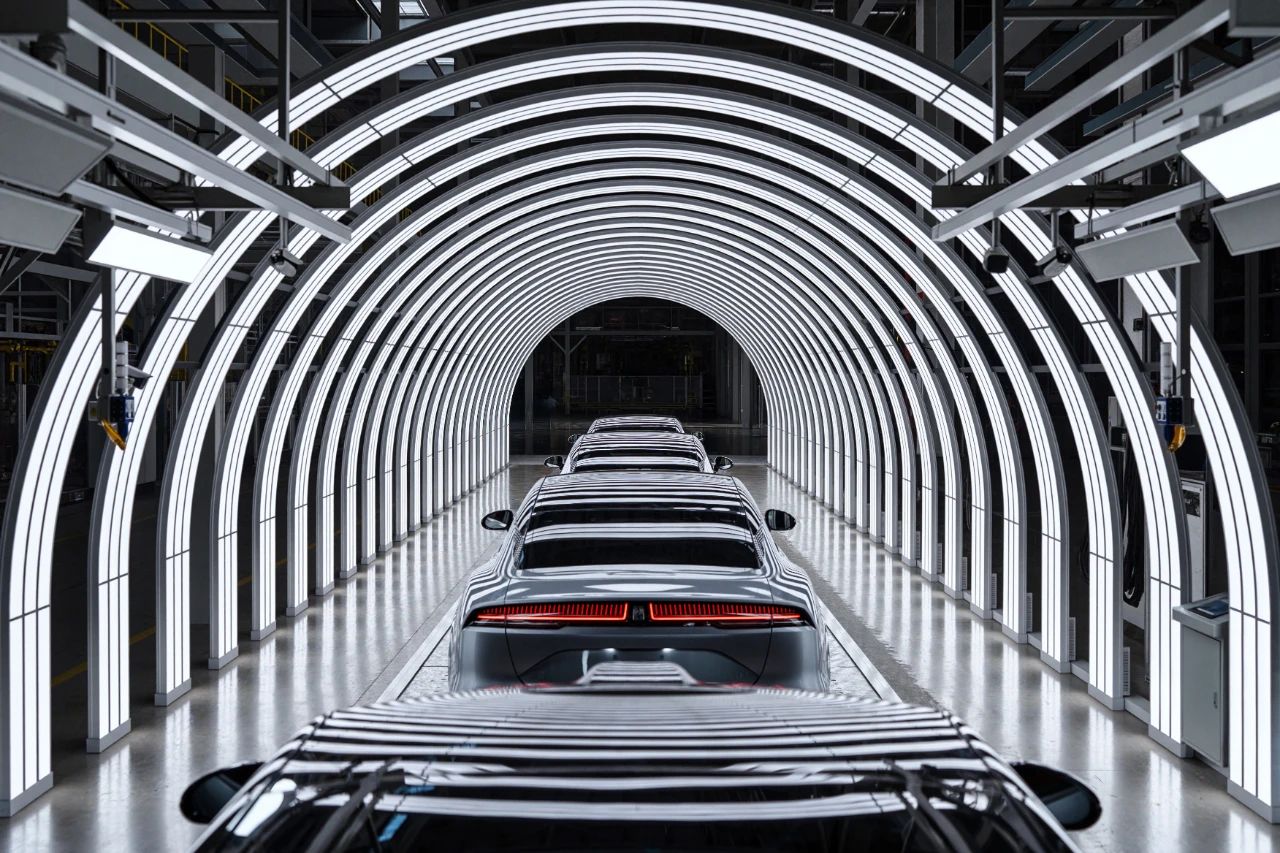 First customer units of BYD YANGWANG U7’s BEV version roll off production line