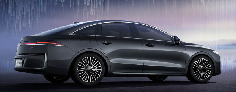 SAIC Motor's Roewe unveils official images of M7 DMH model
