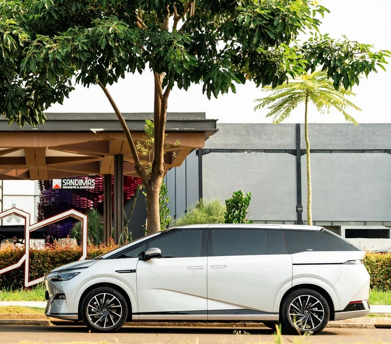 XPENG starts selling X9 all-electric MPVs in Indonesia