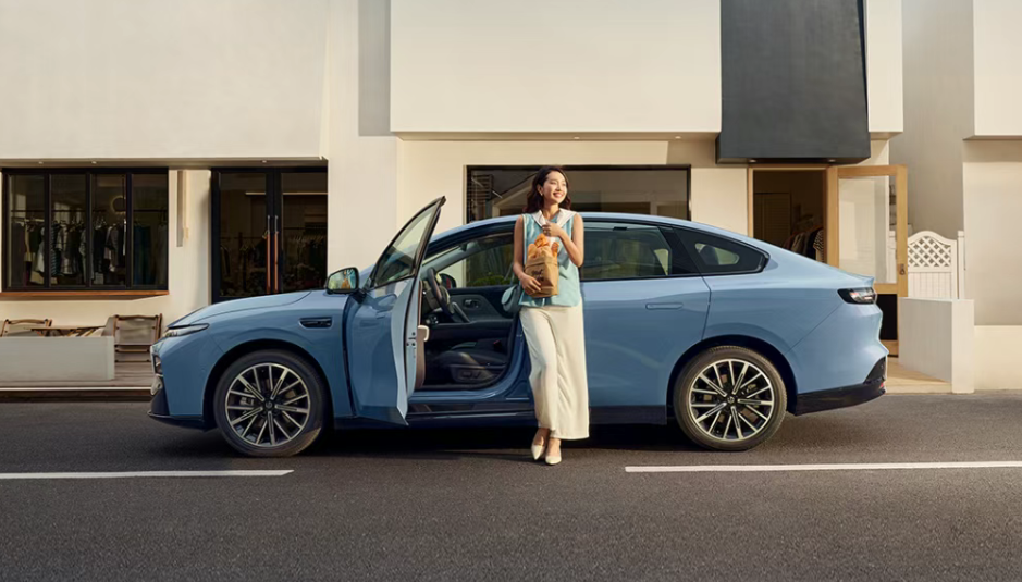 Leapmotor opens pre-orders for B01 all-electric sedan starting at 105,800 yuan