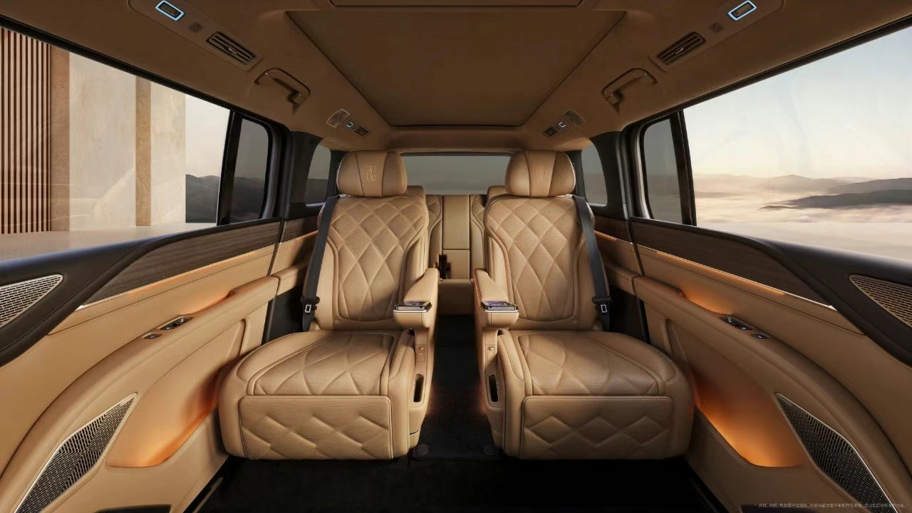 YANGWANG unveils interior of U8L SUV model