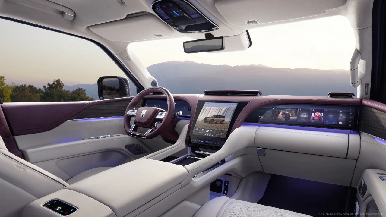 YANGWANG unveils interior of U8L SUV model