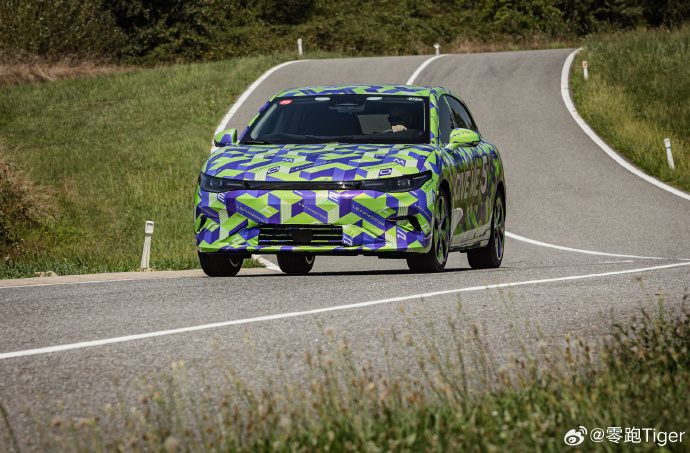 Leapmotor teases Lafa5 coupe