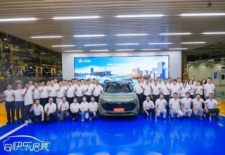 Dongfeng Nissan Venucia’s first V-Online DD-i super hybrid SUV rolls off the line