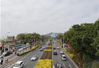 China's vehicle inventory alert index in July 2025 drops YoY, but edges up MoM