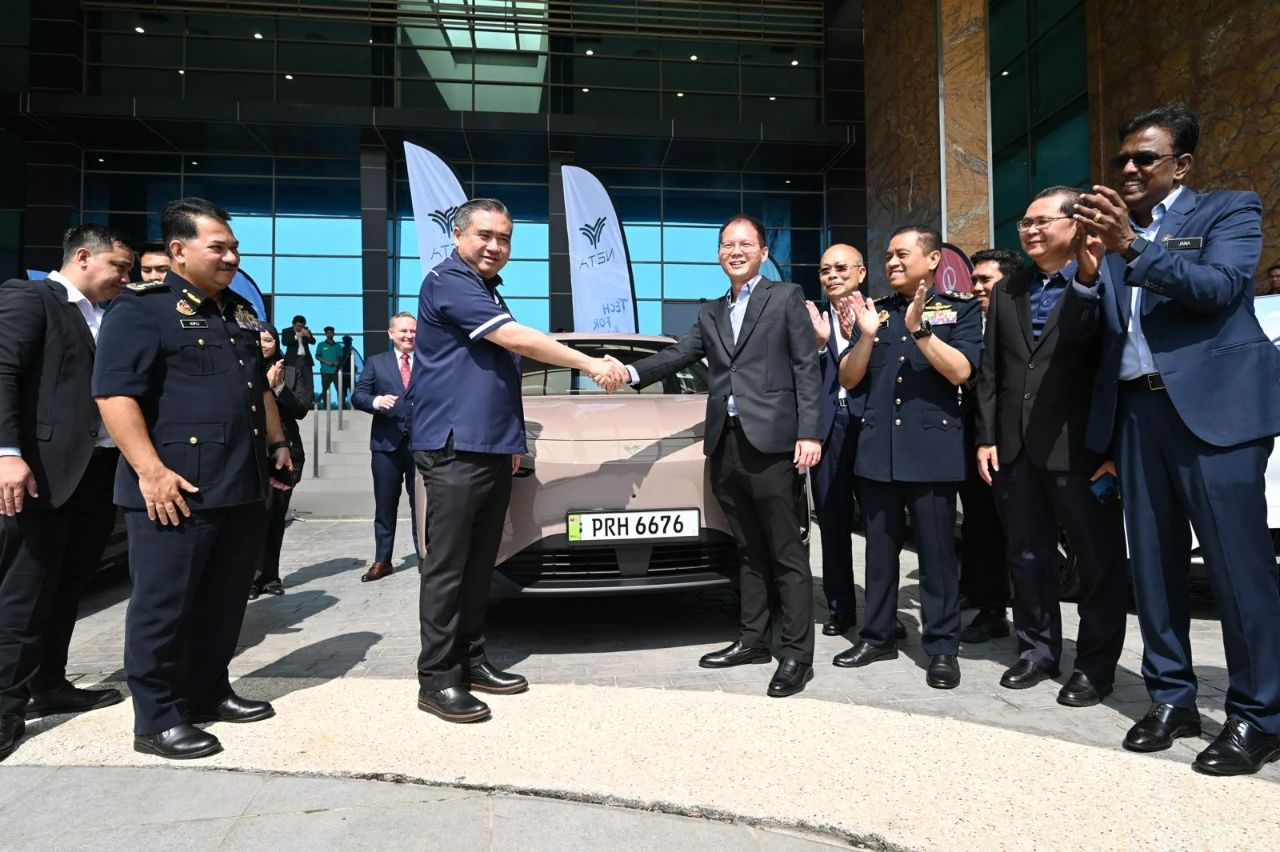 NETA X owner becomes first to receive Malaysia’s EV-dedicated JPJePlate